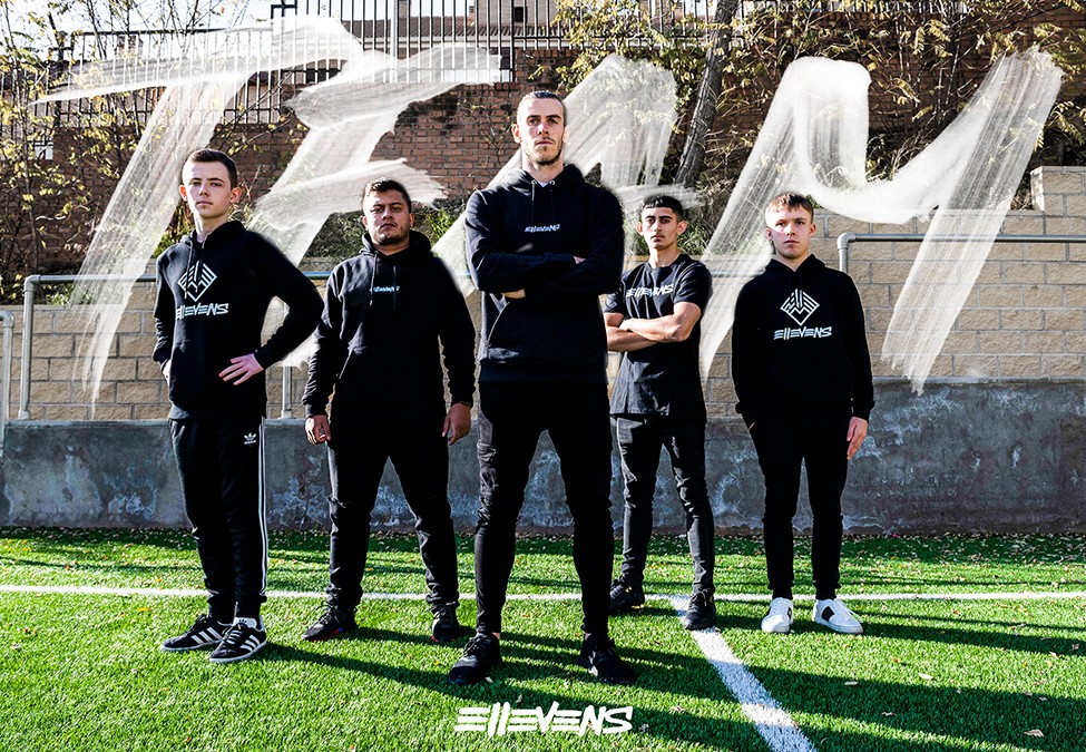 Gareth Bale with the Ellevens Esports players